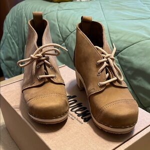 Stylish Tan Clog Ankle Boots 38